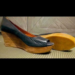 LIKE NEW! Lucky Brand Wedges size 8.5